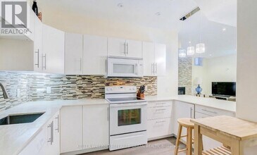 161 Vanda Dr in Vaughan, ON - Building Photo - Building Photo