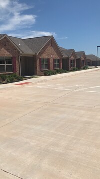 Woodland Estates in Woodward, OK - Foto de edificio - Building Photo