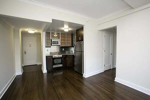 235 West End Ave, Unit 406 in New York, NY - Building Photo - Building Photo