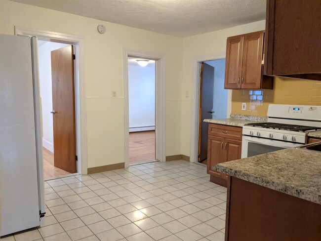 322 Lowell St, Unit 1 in Somerville, MA - Foto de edificio - Building Photo