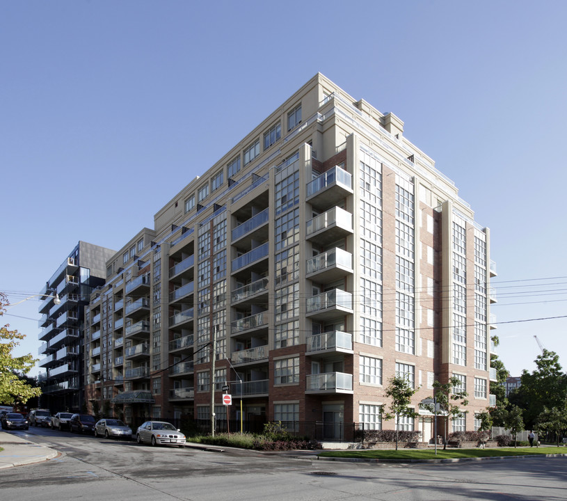 Wellington on the Park in Toronto, ON - Building Photo