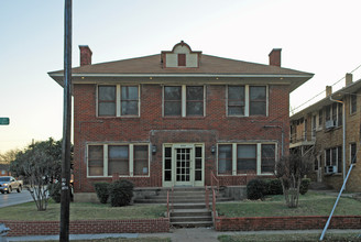 834 Blaylock Dr in Dallas, TX - Foto de edificio - Building Photo