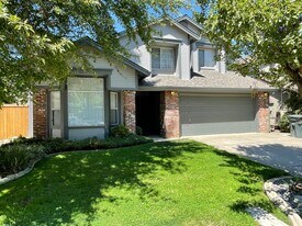 2813 Toronja Way in Sacramento, CA - Building Photo