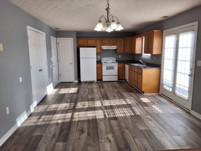 101 Naples Ct in Radcliff, KY - Building Photo - Building Photo