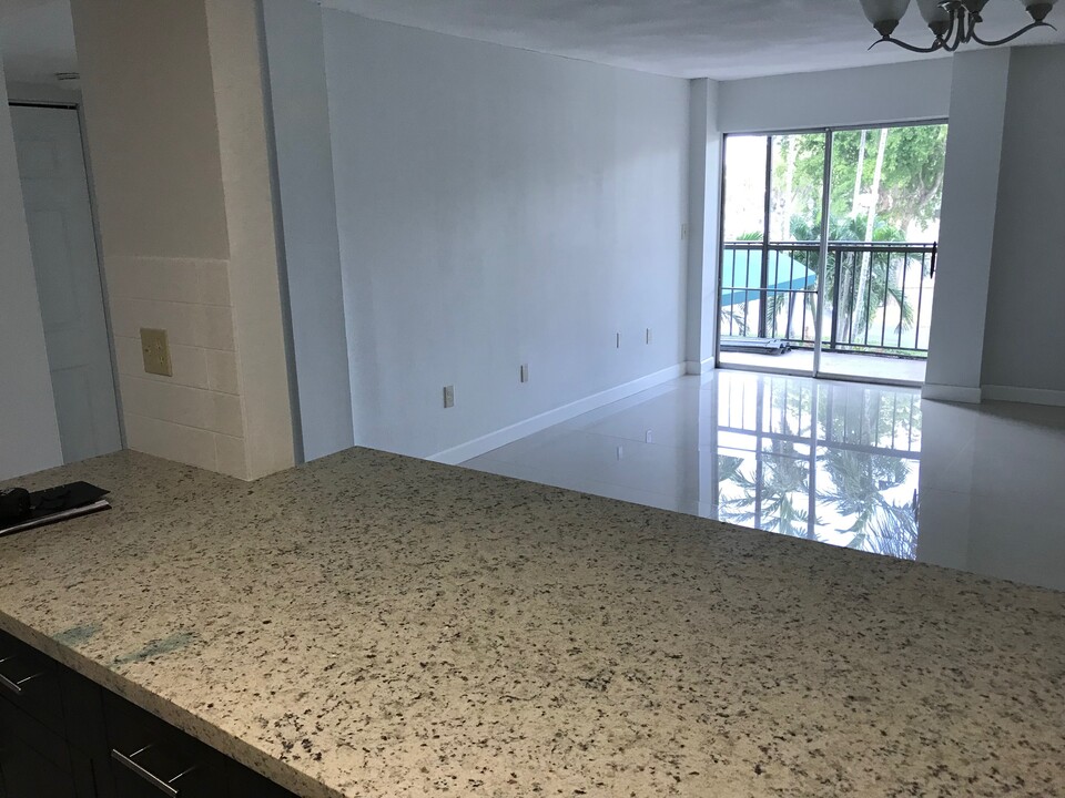 14250 SW 62nd St, Unit 212 in Miami, FL - Building Photo