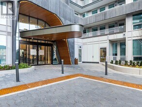 3240 William Colston Ave in Oakville, ON - Building Photo - Building Photo