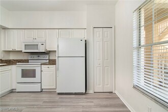 3245 Cypress Glen Way in Naples, FL - Building Photo - Building Photo