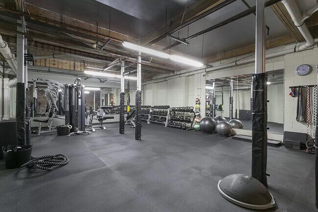 120 Sherman Ave in Jersey City, NJ - Foto de edificio - Building Photo