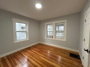 52 Flynt St in Quincy, MA - Building Photo - Building Photo
