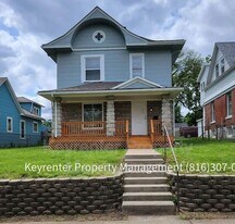 142 N Bellaire Ave in Kansas City, MO - Building Photo