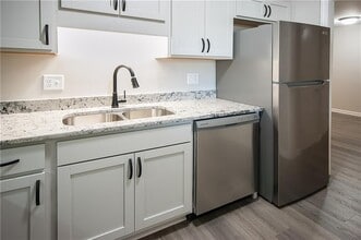 3117 Colonial Way in Atlanta, GA - Foto de edificio - Building Photo