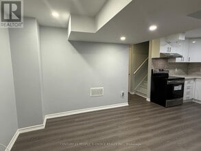 2 Dufay Rd in Brampton, ON - Building Photo - Building Photo