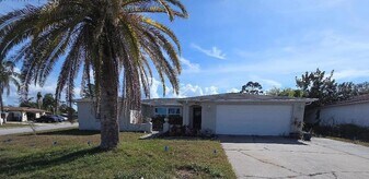 1838 Solar Dr in Holiday, FL - Building Photo