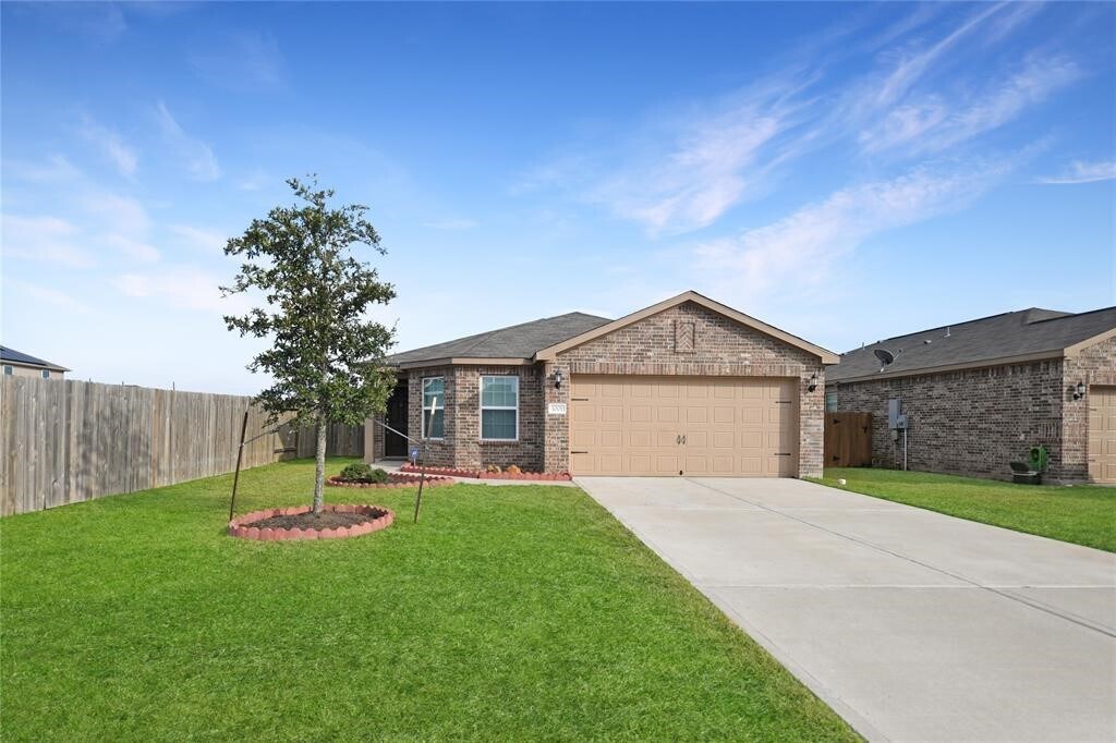 1001 Strawberry Ridge Dr in Katy, TX - Building Photo