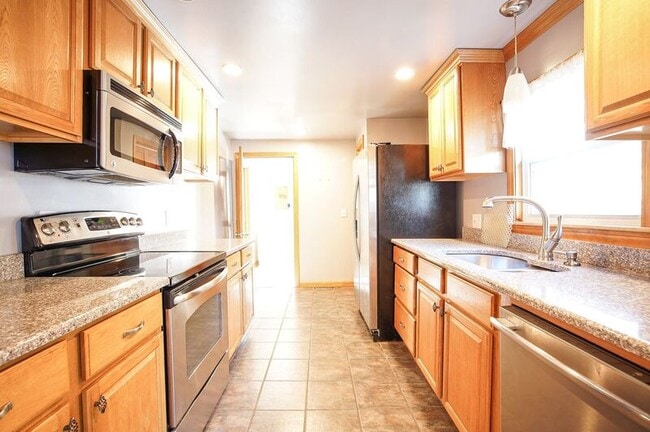 74 Hagan Ave in Westfield, MA - Building Photo - Building Photo