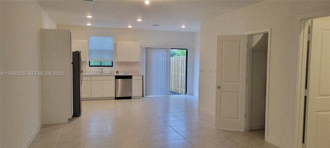 1461 NE 5th Ave in Florida City, FL - Building Photo - Building Photo