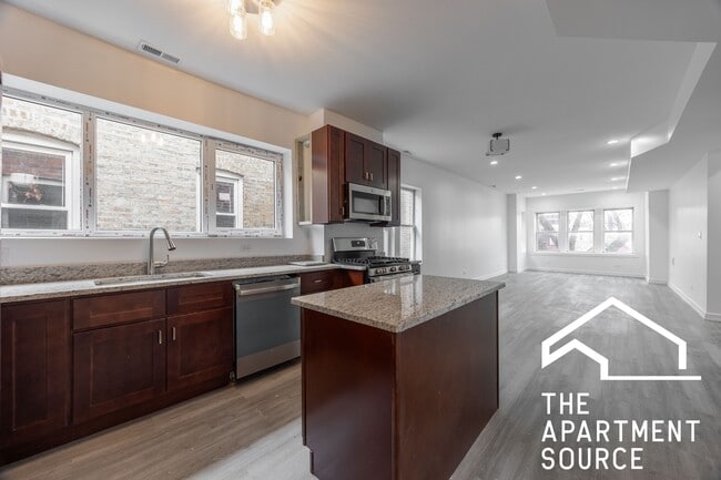 1014 N Hamlin Ave in Chicago, IL - Foto de edificio - Building Photo