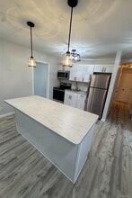 1 Beachwood Dr in Babylon, NY - Foto de edificio - Building Photo