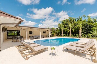 17701 SW 93rd Ave in Palmetto Bay, FL - Building Photo - Building Photo