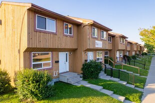 1840 Ranchlands Way NW in Calgary, AB - Building Photo