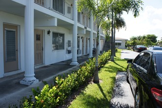 Mapleleaf Apartments in Fort Lauderdale, FL - Building Photo - Building Photo