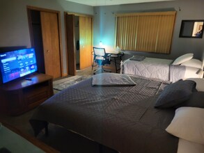 1645 Tanglewood Dr in Akron, OH - Foto de edificio - Building Photo