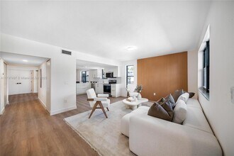 7994 Crespi Blvd in Miami Beach, FL - Building Photo - Building Photo