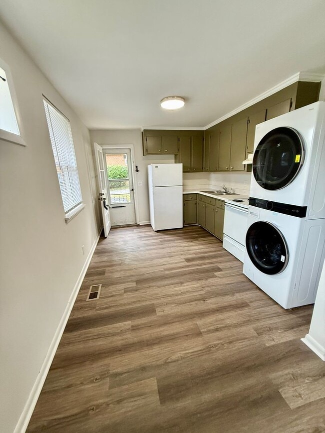 property at 3306A Leslie Ct