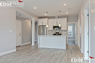 146 Sutherland Rd, Unit 3 in Boston, MA - Foto de edificio - Building Photo