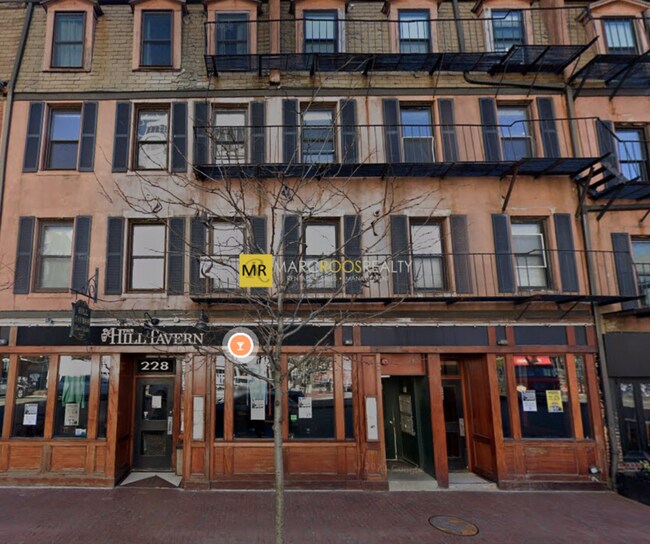 238 Cambridge St, Unit 7 in Boston, MA - Foto de edificio - Building Photo