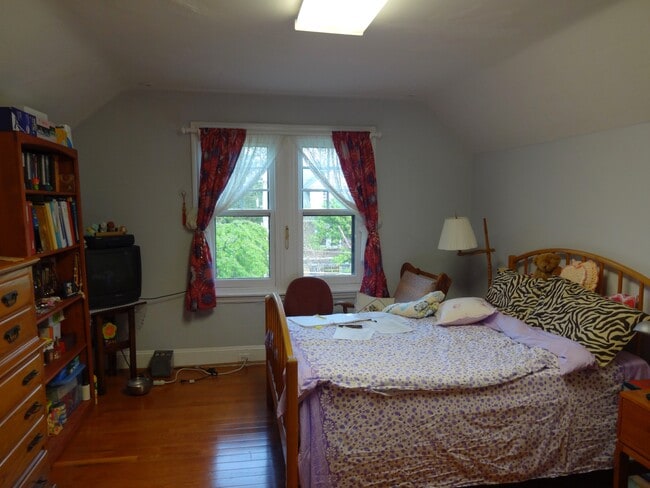 18 Elliott Ave, Unit #4 in Bryn Mawr, PA - Foto de edificio - Building Photo
