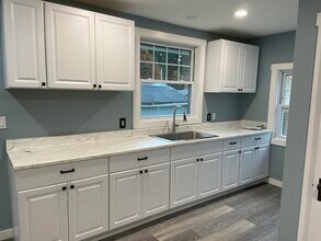 1354 River Rd in Manchester, NH - Building Photo - Building Photo