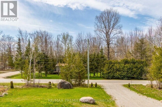 2288 Champlain Rd in Tiny, ON - Building Photo - Building Photo