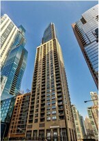 420 E Waterside Dr in Chicago, IL - Building Photo