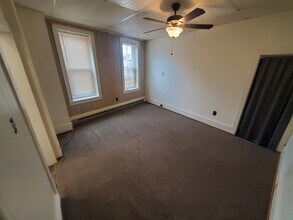 400 S Main St, Unit Rear first floor in Spring City, PA - Building Photo - Building Photo