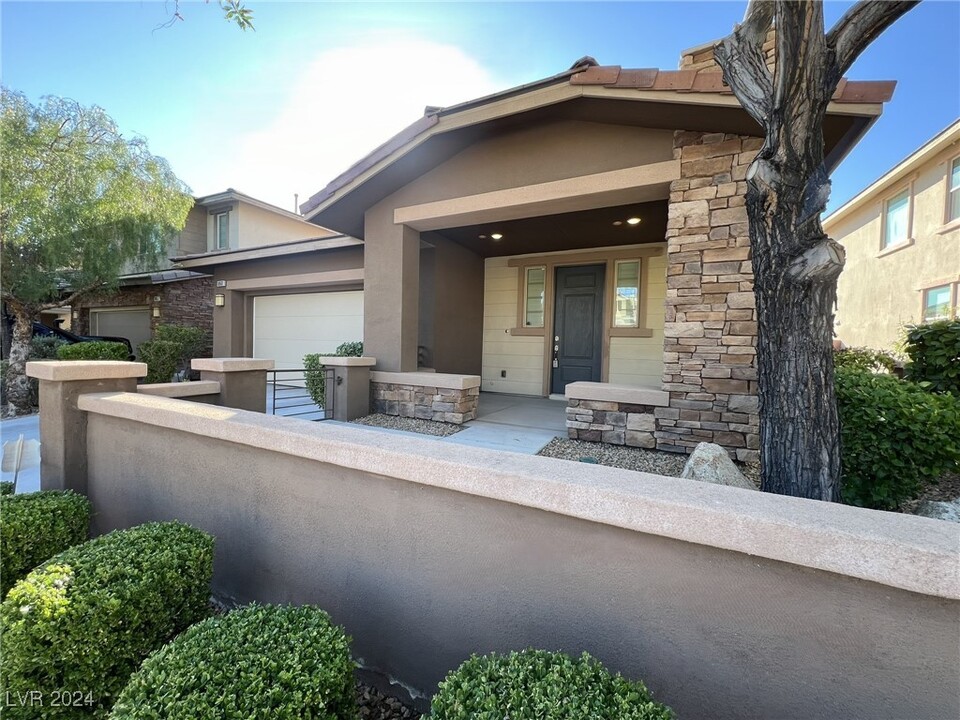 10561 Tranquil Glade Ln in Las Vegas, NV - Building Photo