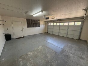 1031 N Crenshaw St in Visalia, CA - Building Photo - Building Photo