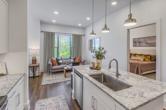 Enclave Piney Mountain in Asheville, NC - Building Photo - Building Photo