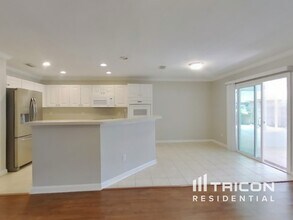 746 Roland Lakes Dr in Jacksonville, FL - Building Photo - Building Photo