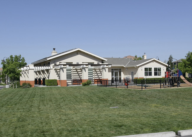 Tremont Green Apartments in Davis, CA - Building Photo - Building Photo