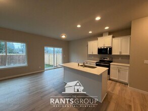 15539-15533 Washington Ave SE in Yelm, WA - Building Photo - Building Photo