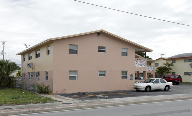 1212 Blue Heron Blvd in Riviera Beach, FL - Building Photo - Building Photo