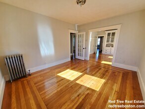 623 Fellsway, Unit 2 in Medford, MA - Foto de edificio - Building Photo