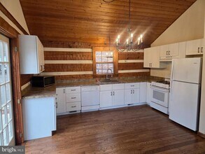 8022 Dulins Ford Rd in Marshall, VA - Building Photo - Building Photo