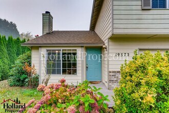 19572 SW Limestone Ct in Aloha, OR - Building Photo - Building Photo