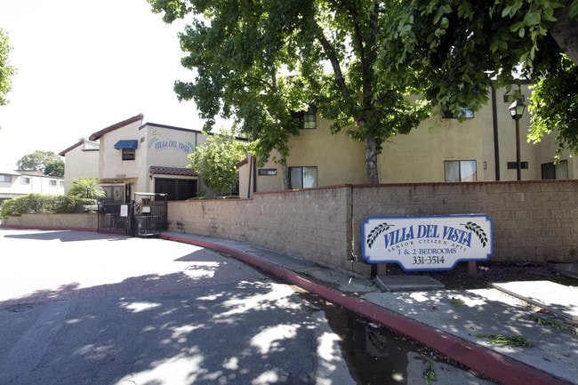 Villa Del Vista Senior Apartments in West Covina, CA - Foto de edificio - Building Photo