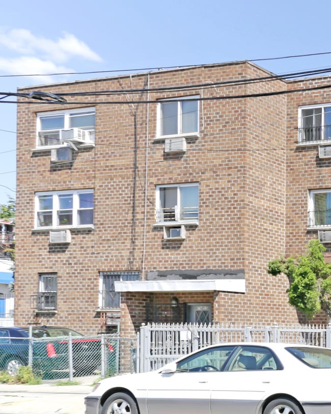76-05 47th Ave in Elmhurst, NY - Building Photo - Building Photo