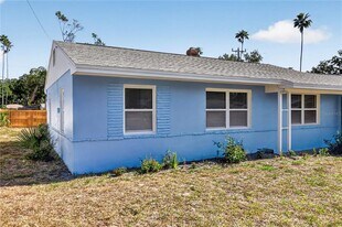 1060 Iroquois St in Clearwater, FL - Building Photo