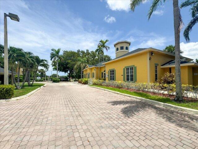 1104 Meadows Cir in Boynton Beach, FL - Building Photo - Building Photo