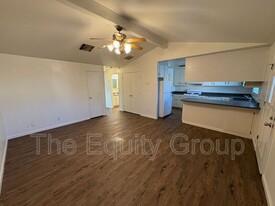 103 W Laurel Ave in Visalia, CA - Building Photo - Building Photo